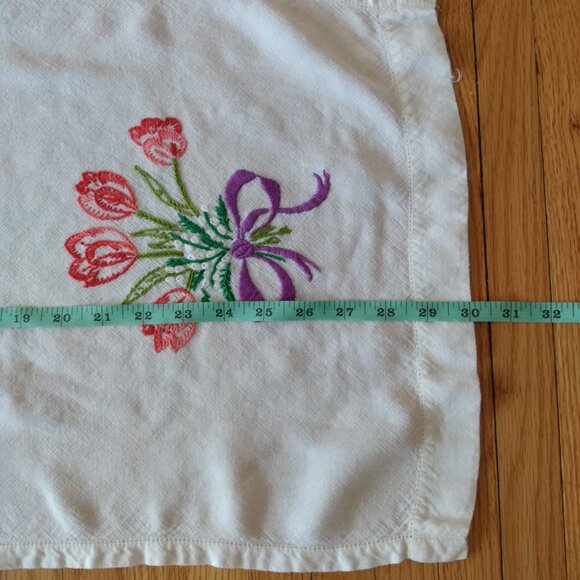 Vintage Embroidered Table Runner Doily Flower Bouquet 14"x30" Rectangular - Picture 12 of 15